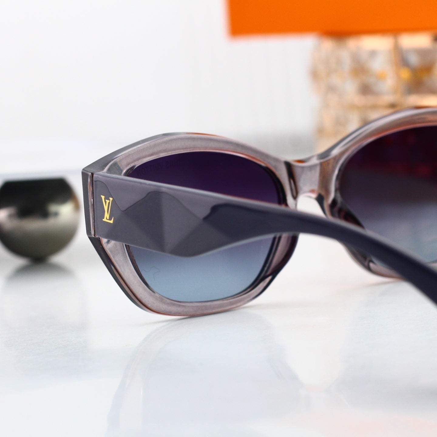 Irregular Square Frame Sunglasses with Side Metal Logo 0707