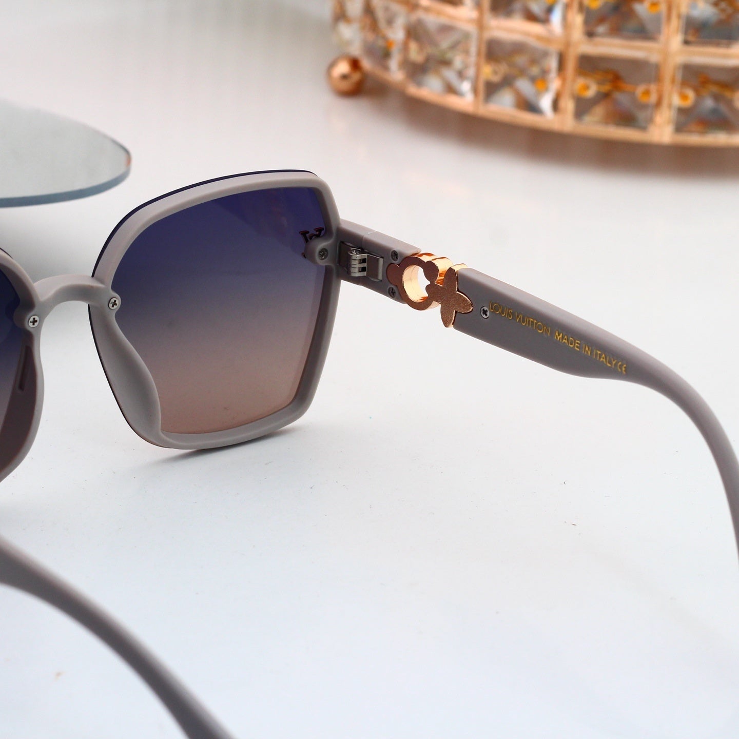 Oversized Sunglasses with Diamond Flower 0915