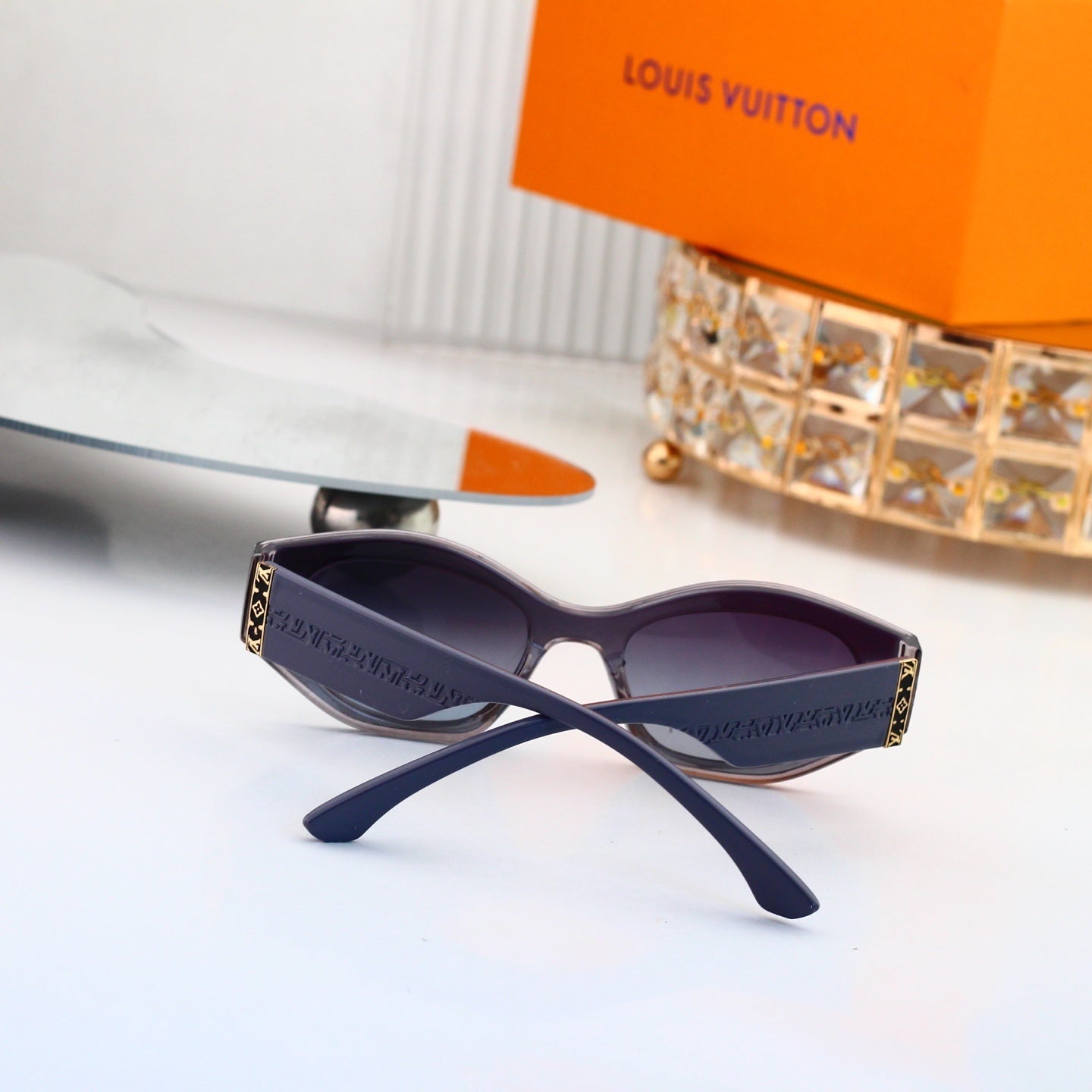 Irregular Cat-Eye Sunglasses with Monogram Details 0709