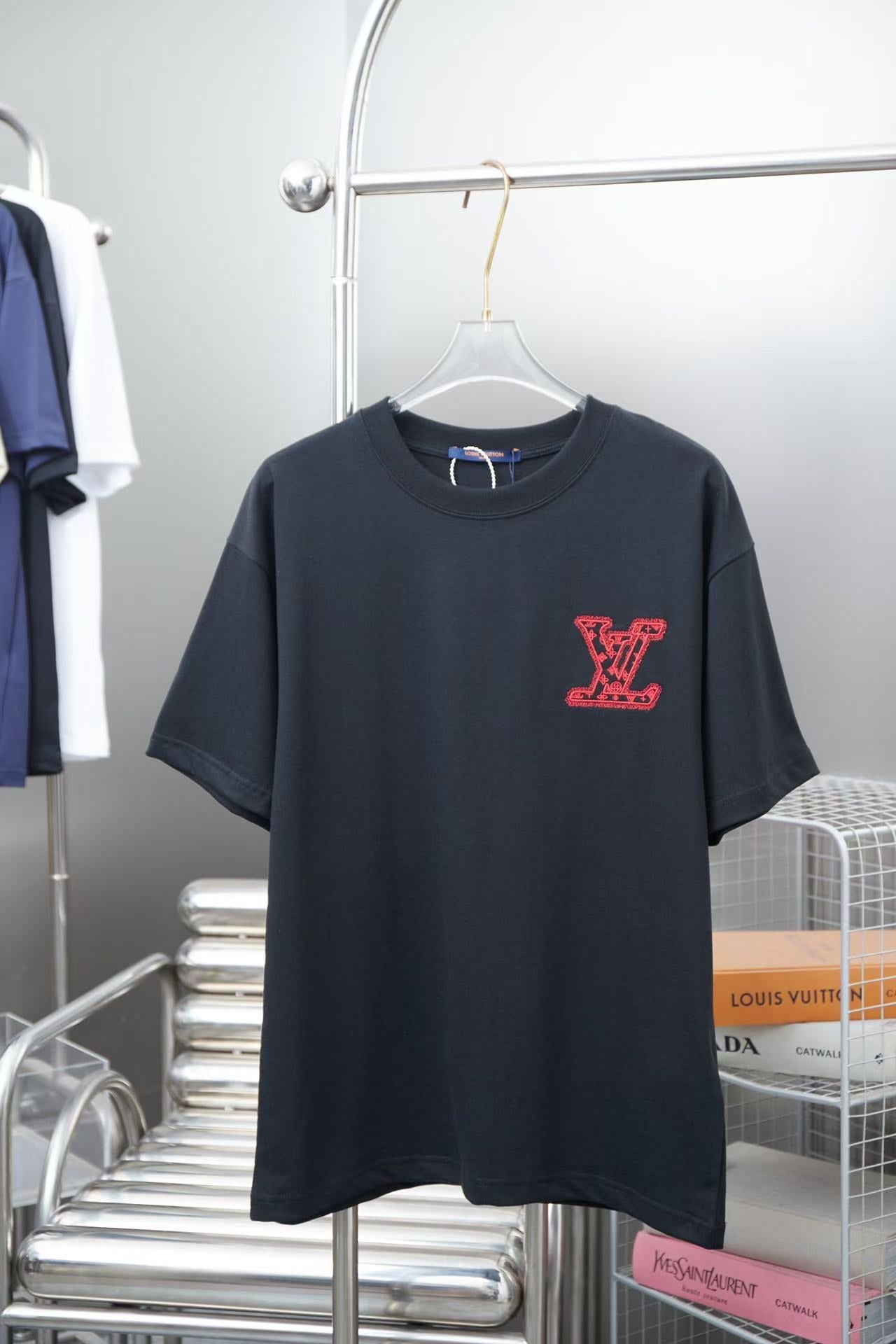 High quality embroidery t-shirt