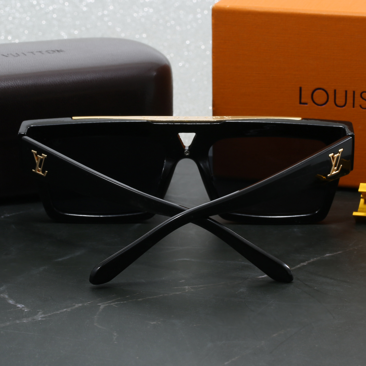 Geometric Triangle Detail Oversized Square Sunglasses (Model 1984)