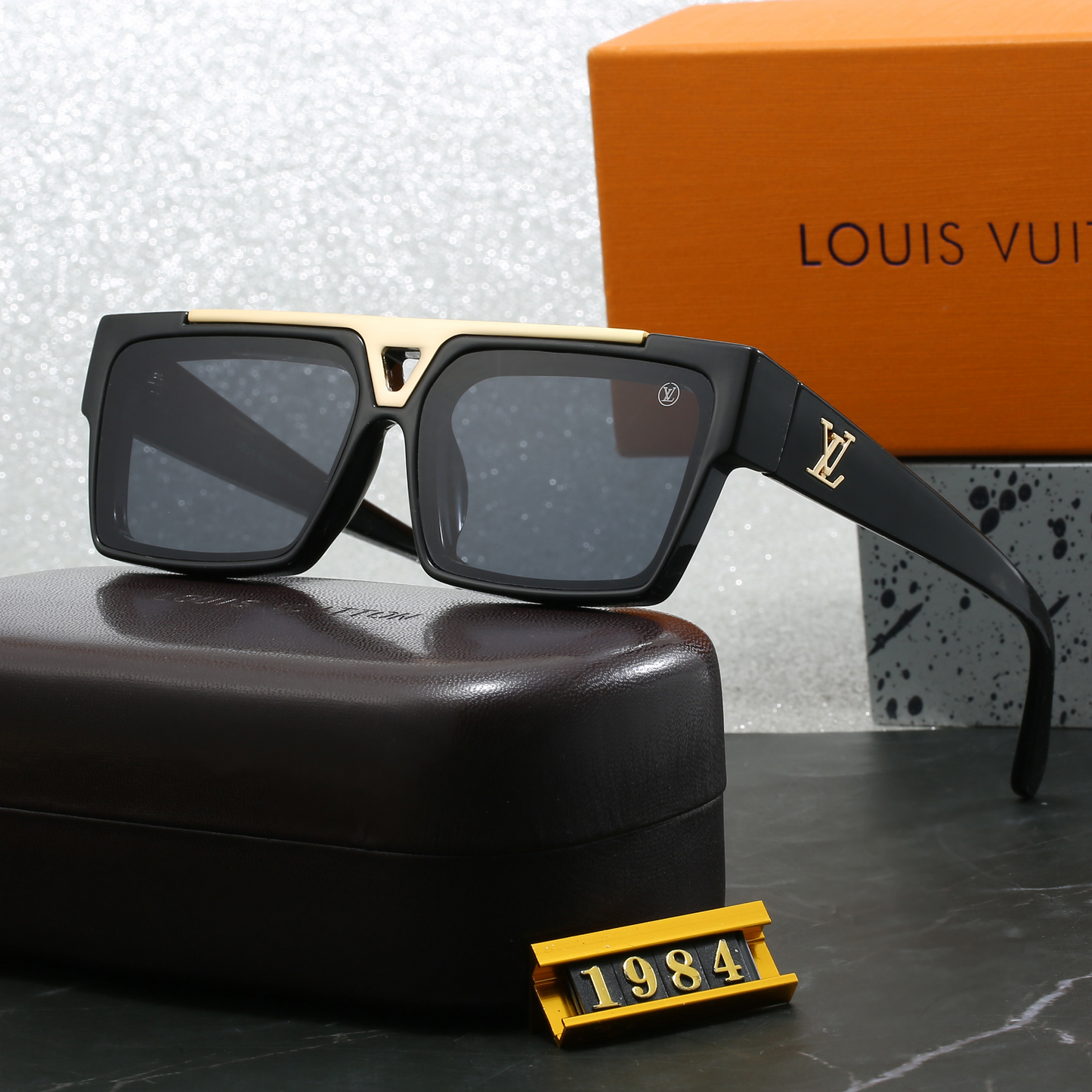 Geometric Triangle Detail Oversized Square Sunglasses (Model 1984)