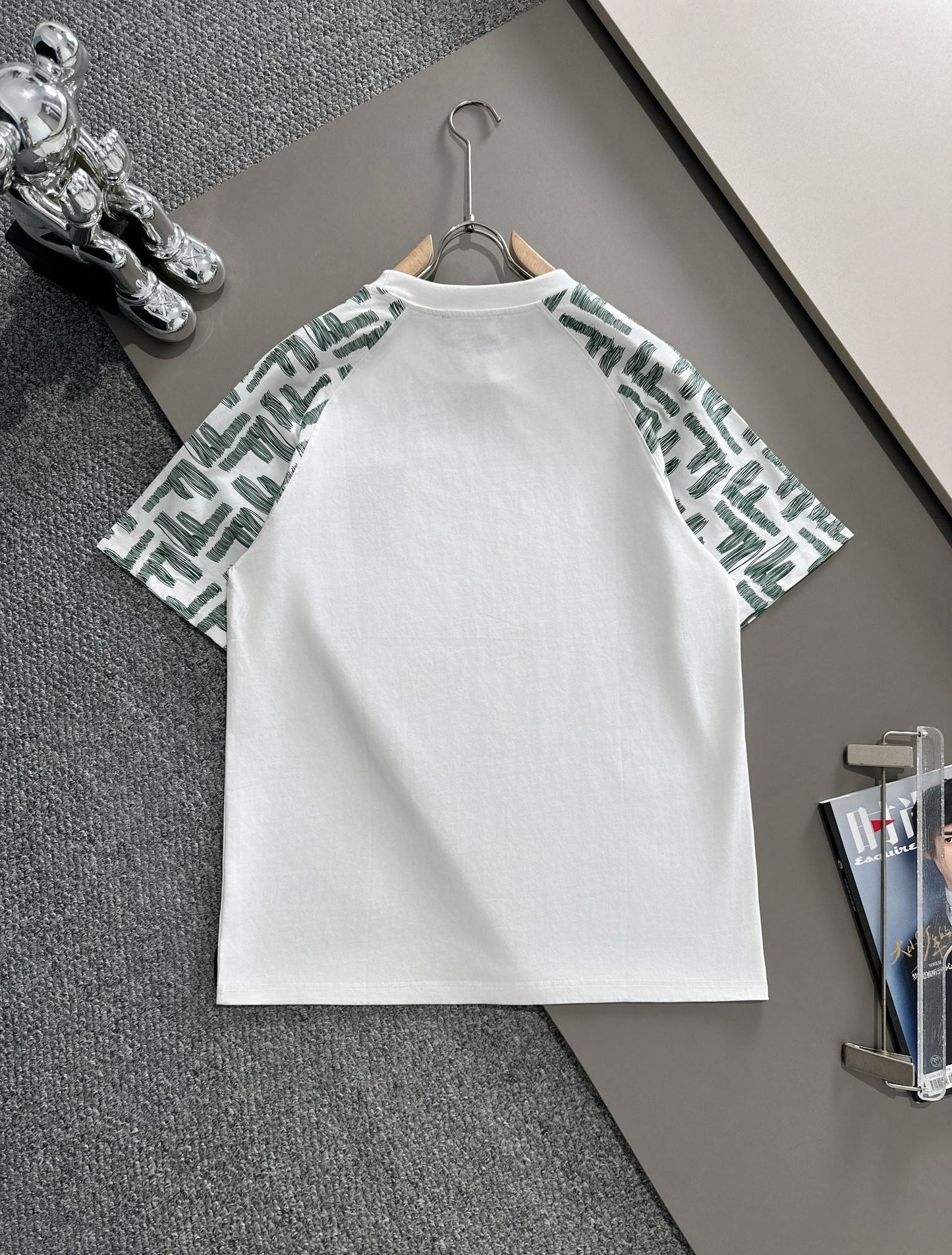 Fashion embroidery t-shirt
