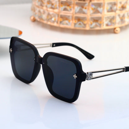 Oversized Sunglasses with Clover Detail (Model 3678)