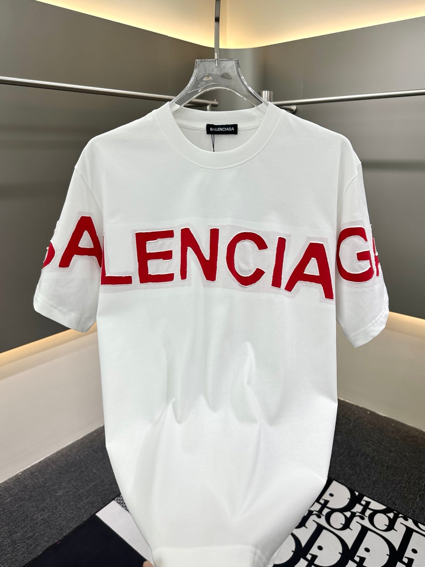 New high quality patch embroidery t-shirt