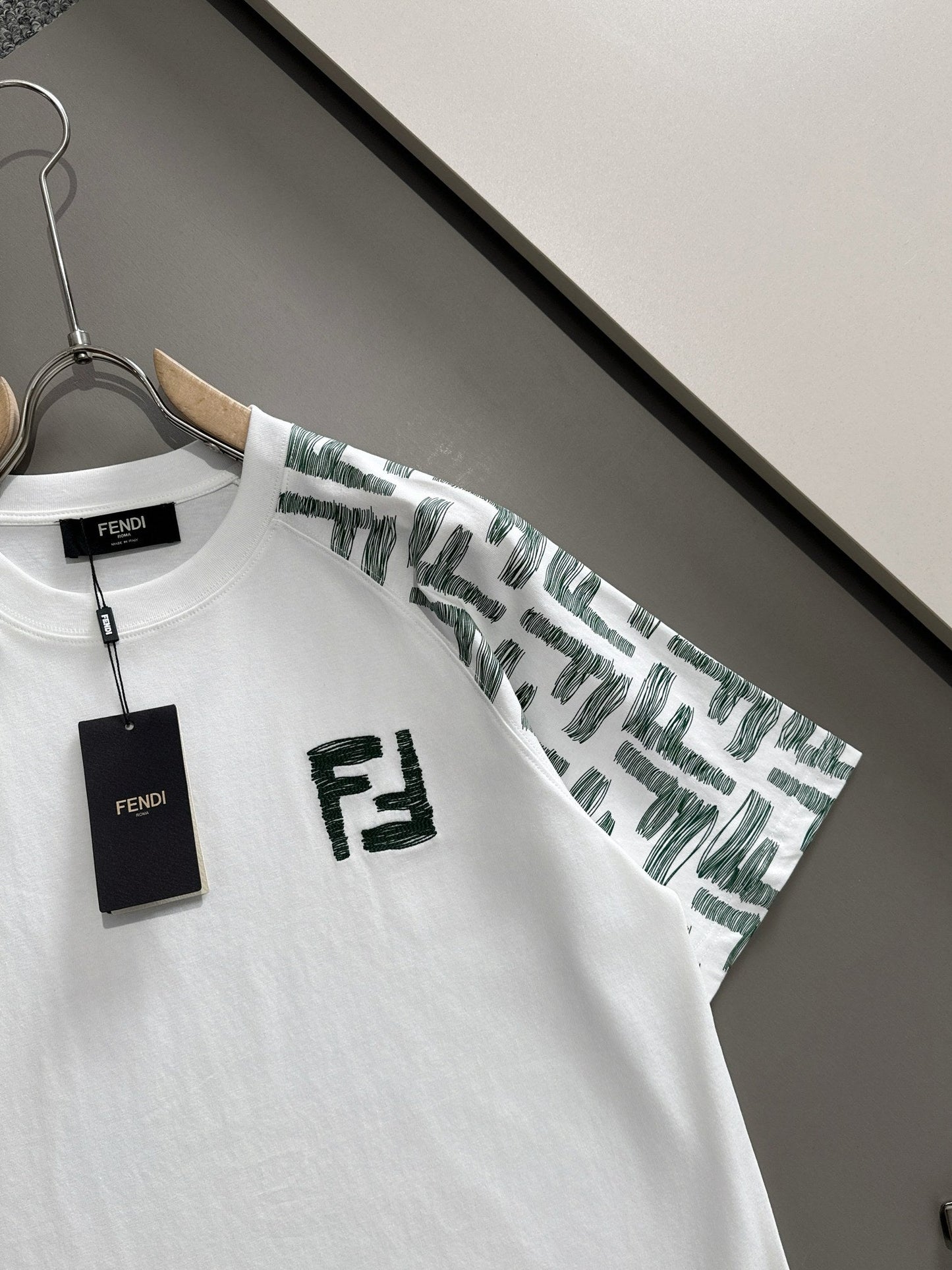 Fashion embroidery t-shirt