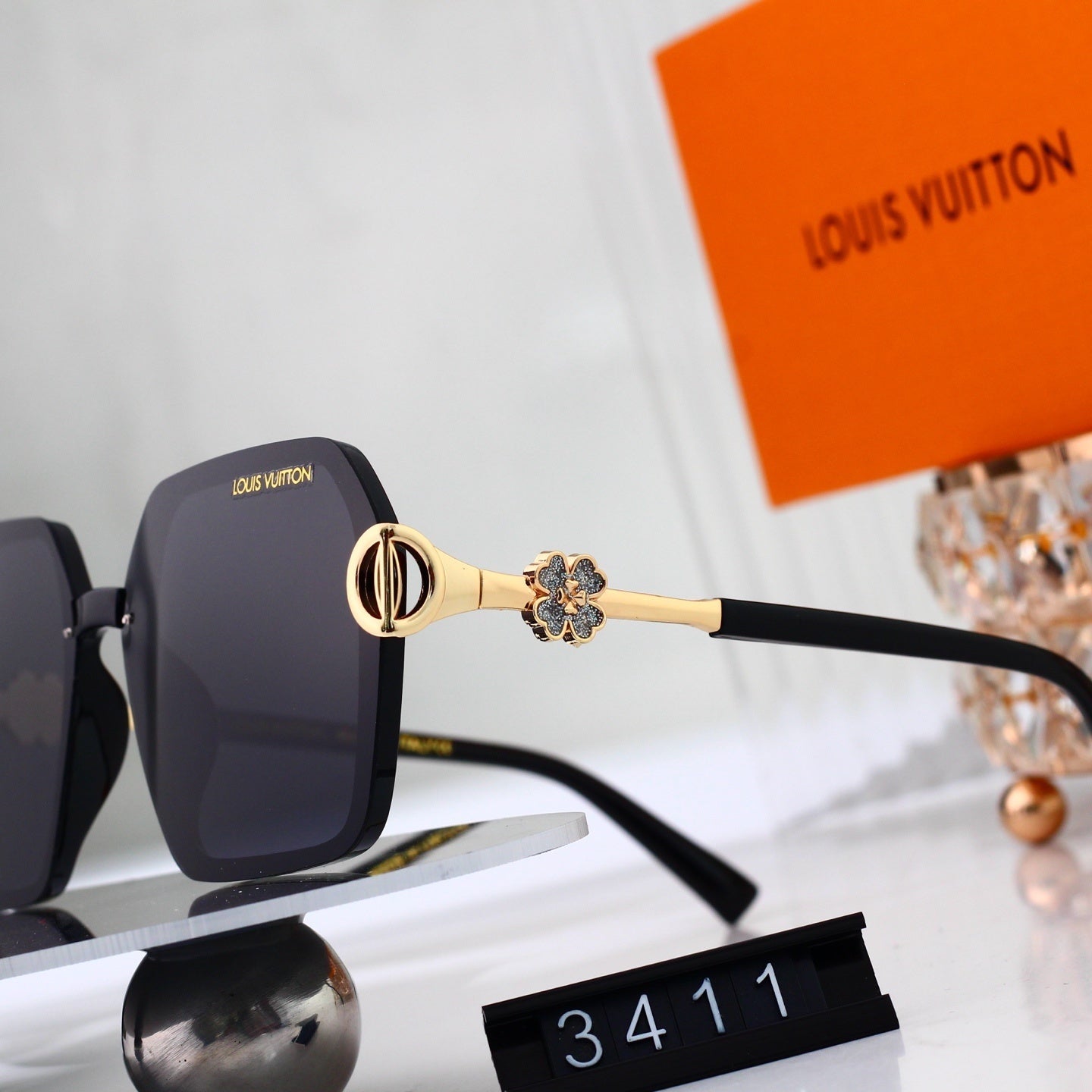 Blooming Whispers Oversized Sunglasses with Clover Detail (Model 3411)