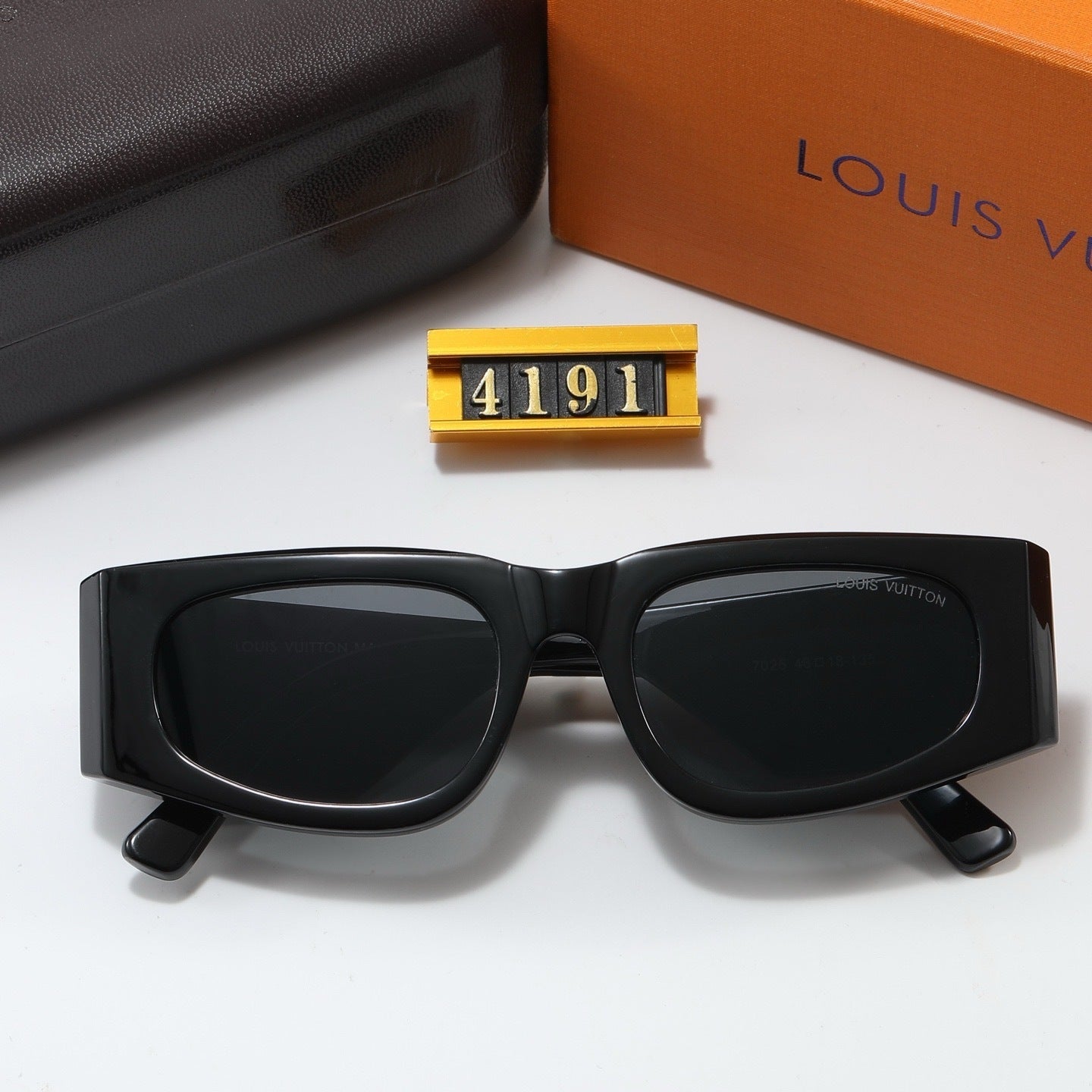 Vintage Cat-Eye Bold Frame Sunglasses with Metal Detail (Model 4191)