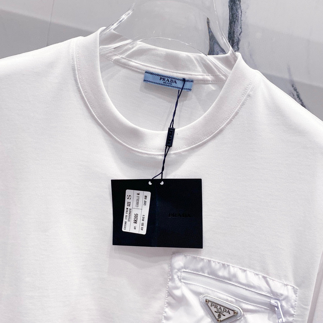 Metal logo carry pocket t-shirt