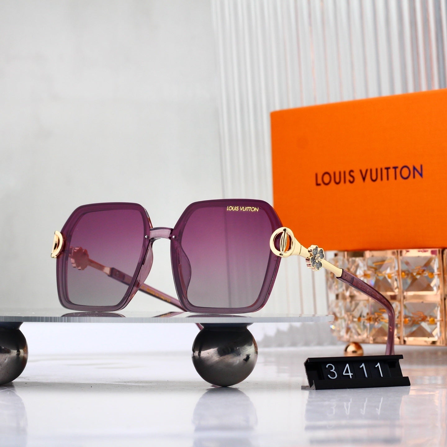 Blooming Whispers Oversized Sunglasses with Clover Detail (Model 3411)