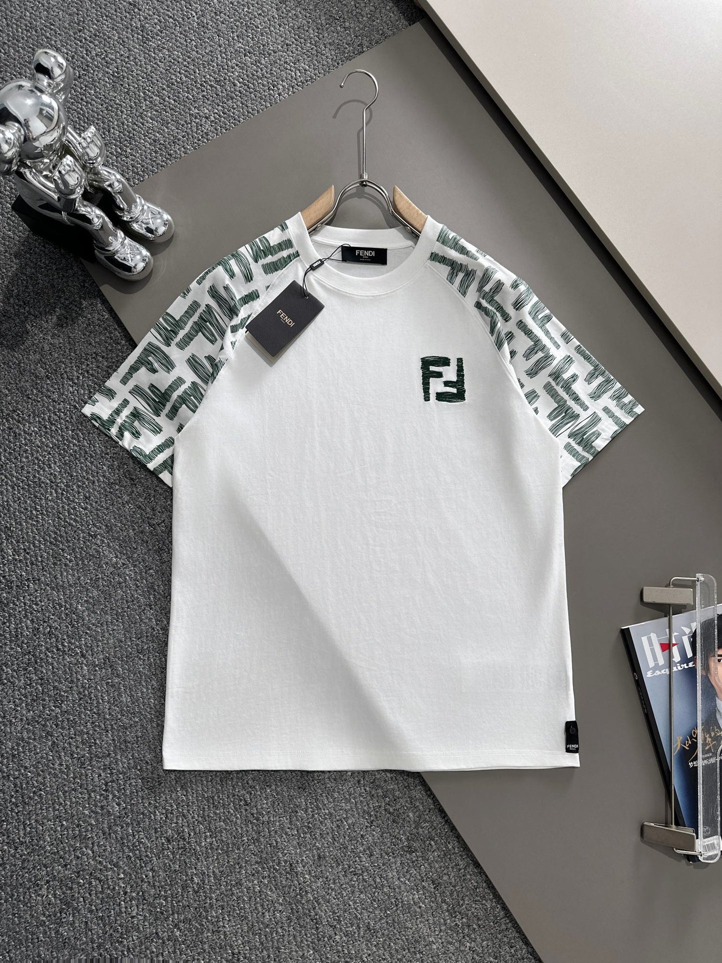 Fashion embroidery t-shirt