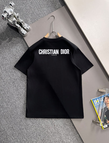 Embroidery with pockets t-shirt