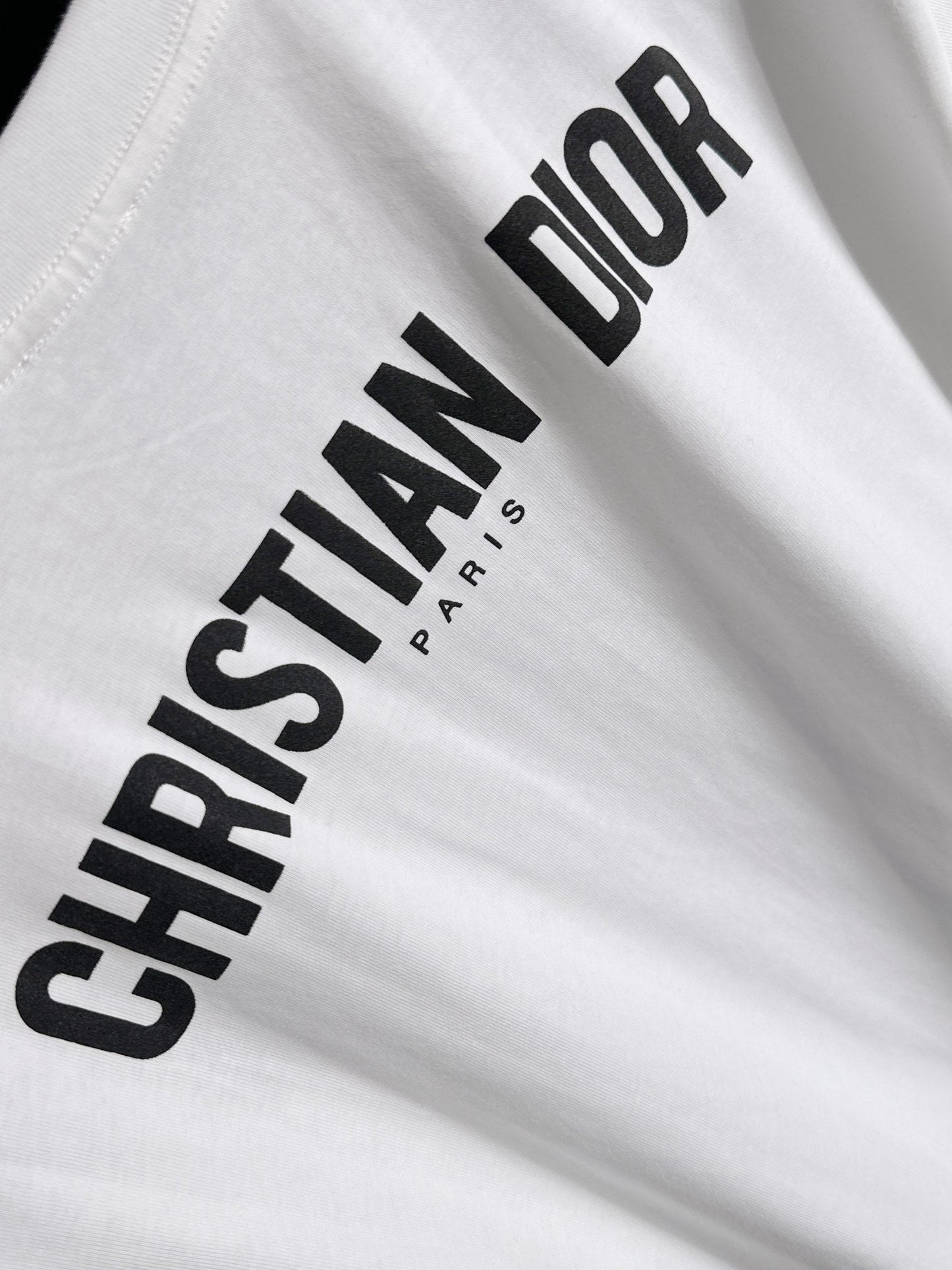 Embroidery with pockets t-shirt