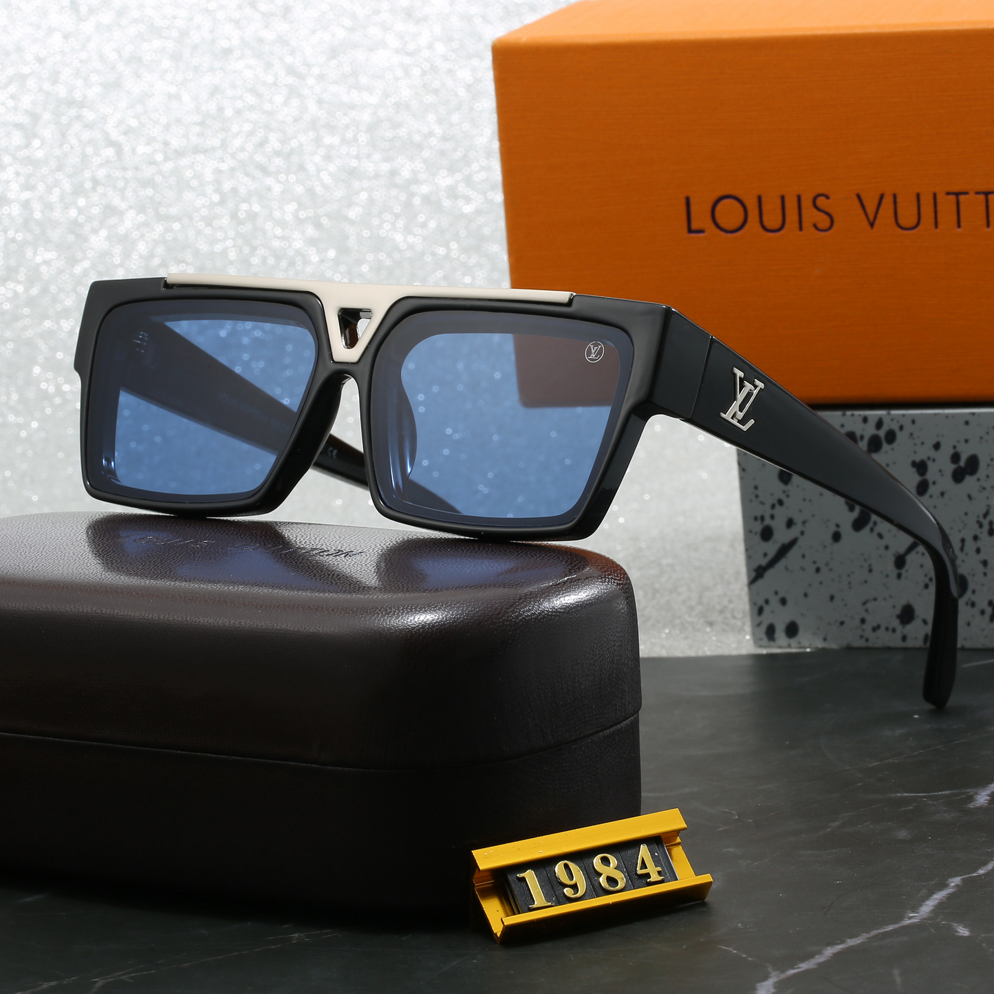 Geometric Triangle Detail Oversized Square Sunglasses (Model 1984)