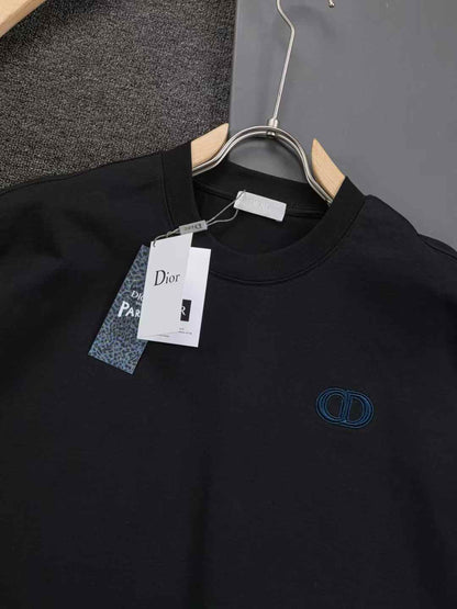 Embroidery stitching t-shirt