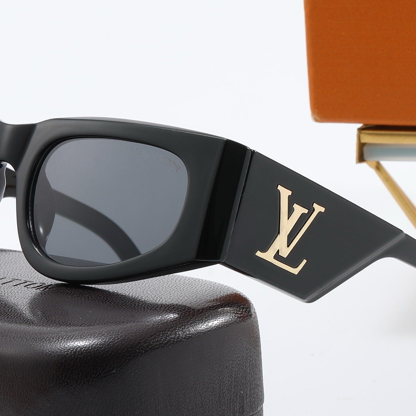 Vintage Cat-Eye Bold Frame Sunglasses with Metal Detail (Model 4191)