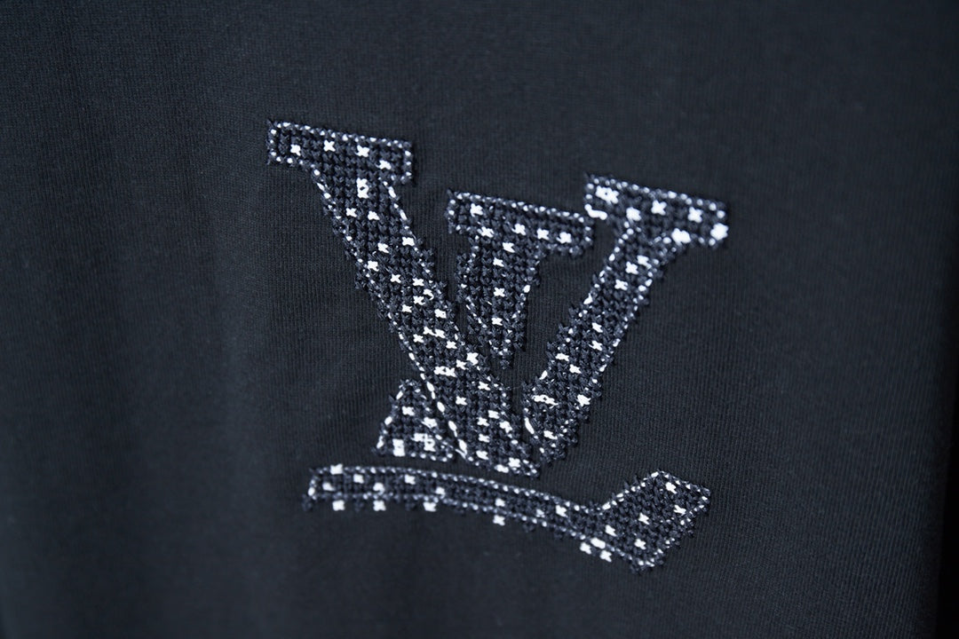 New embroidered cotton t-shirt